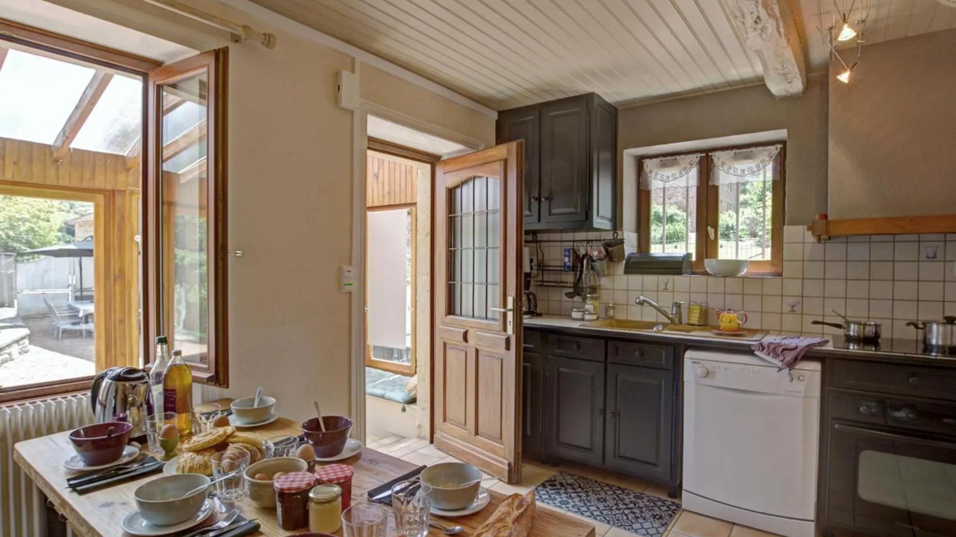 Prázdninový dům Gite Avec Piscine, Cheminee, Jardin, Et Animaux Acceptes - Fr-1-496-32 Belmont-de-la-Loire